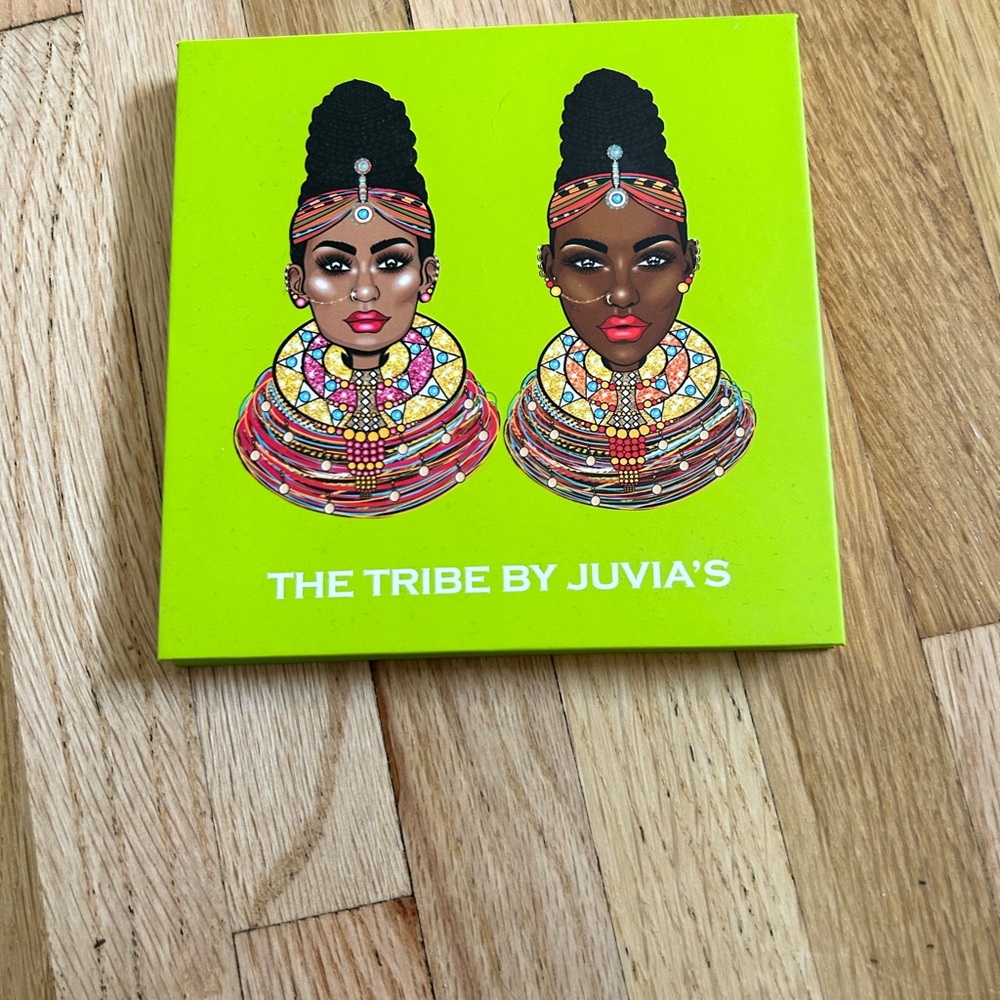 Tribe Juvias place eye shadow palette